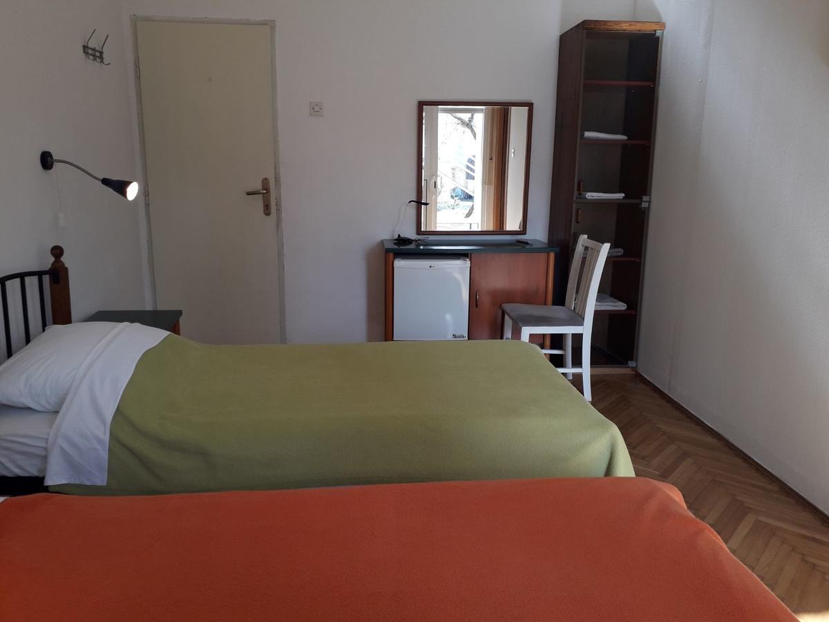 Basil Apartments And Rooms Betina  Exterior photo